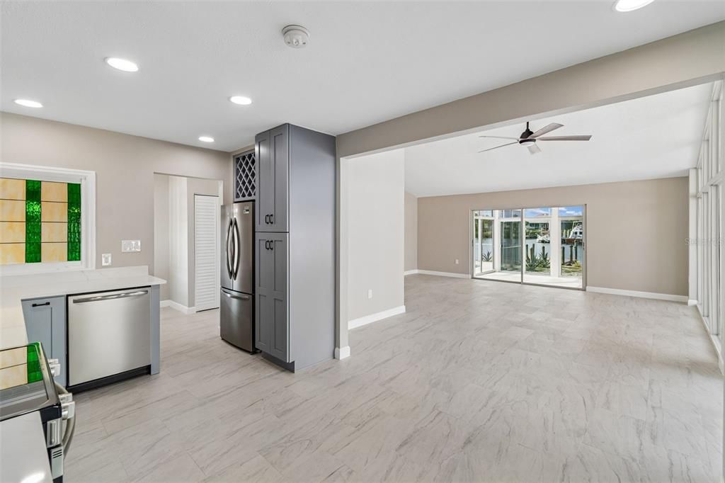 En Venta: $619,900 (3 camas, 2 baños, 1571 Pies cuadrados)