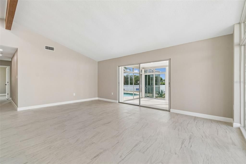 En Venta: $619,900 (3 camas, 2 baños, 1571 Pies cuadrados)