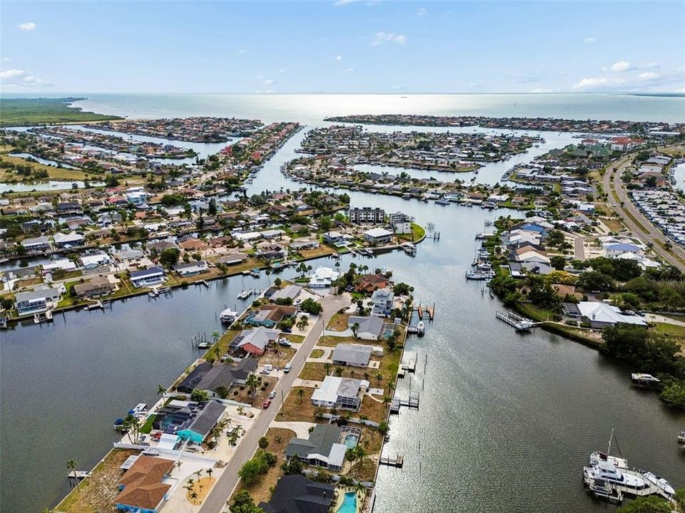 En Venta: $619,900 (3 camas, 2 baños, 1571 Pies cuadrados)