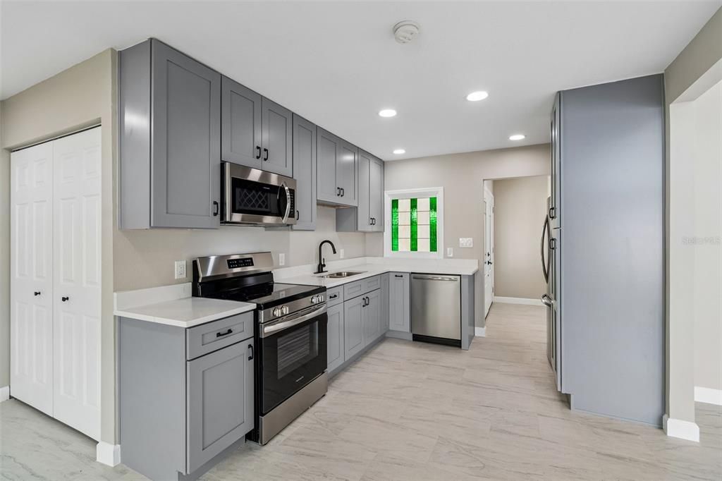 En Venta: $619,900 (3 camas, 2 baños, 1571 Pies cuadrados)