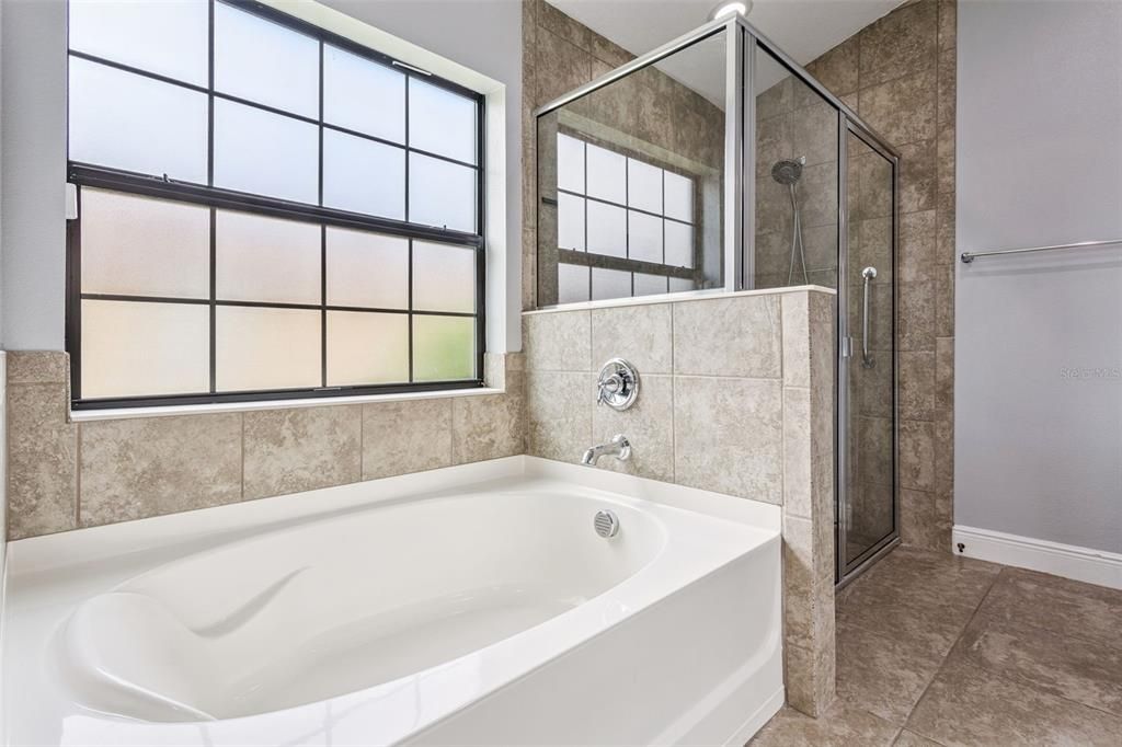 На продажу: $329,000 (4 спален, 2 ванн, 1808 Квадратных фут)