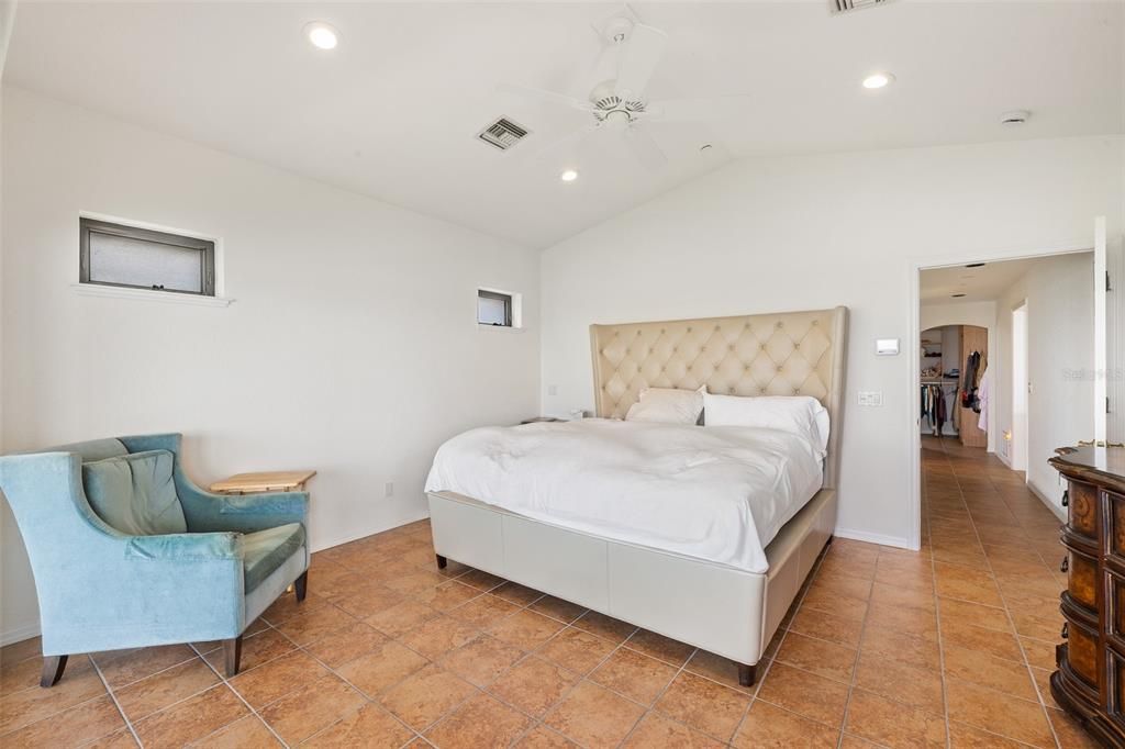 En Venta: $3,650,000 (3 camas, 2 baños, 2493 Pies cuadrados)