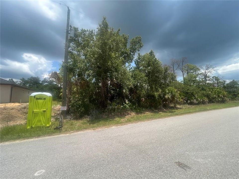 На продажу: $18,500 (0.23 acres)
