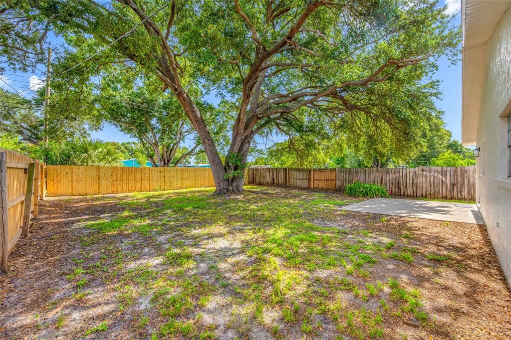For Sale: $369,000 (2 beds, 2 baths, 1115 Square Feet)