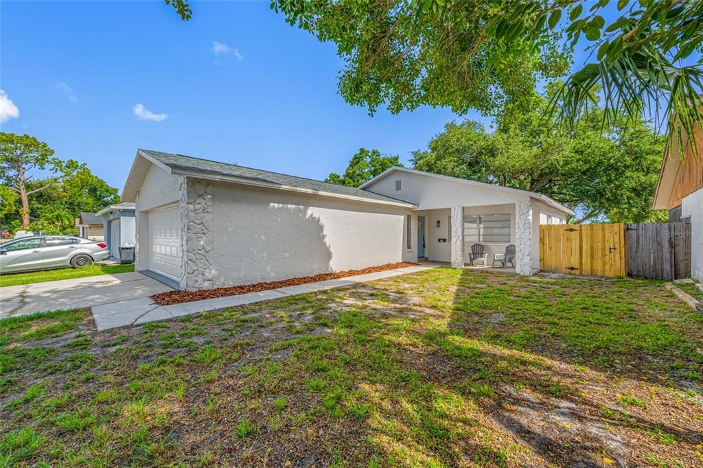 For Sale: $369,000 (2 beds, 2 baths, 1115 Square Feet)