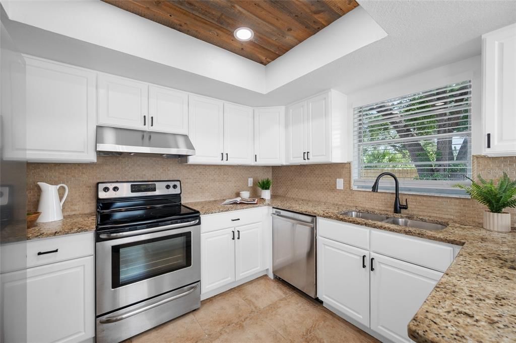For Sale: $369,000 (2 beds, 2 baths, 1115 Square Feet)