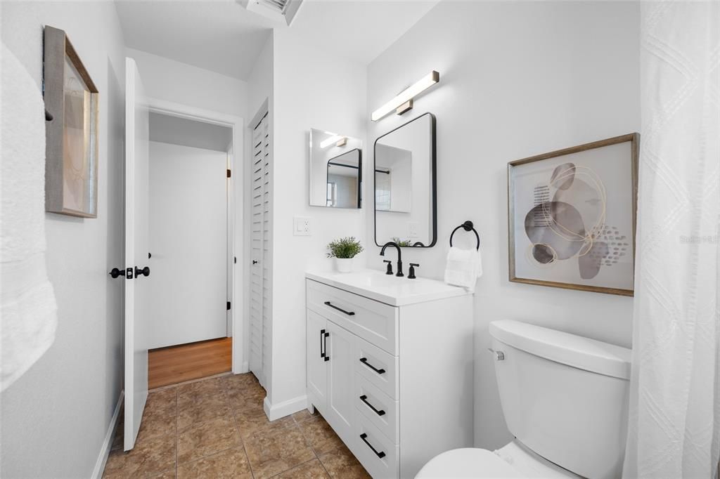 For Sale: $369,000 (2 beds, 2 baths, 1115 Square Feet)