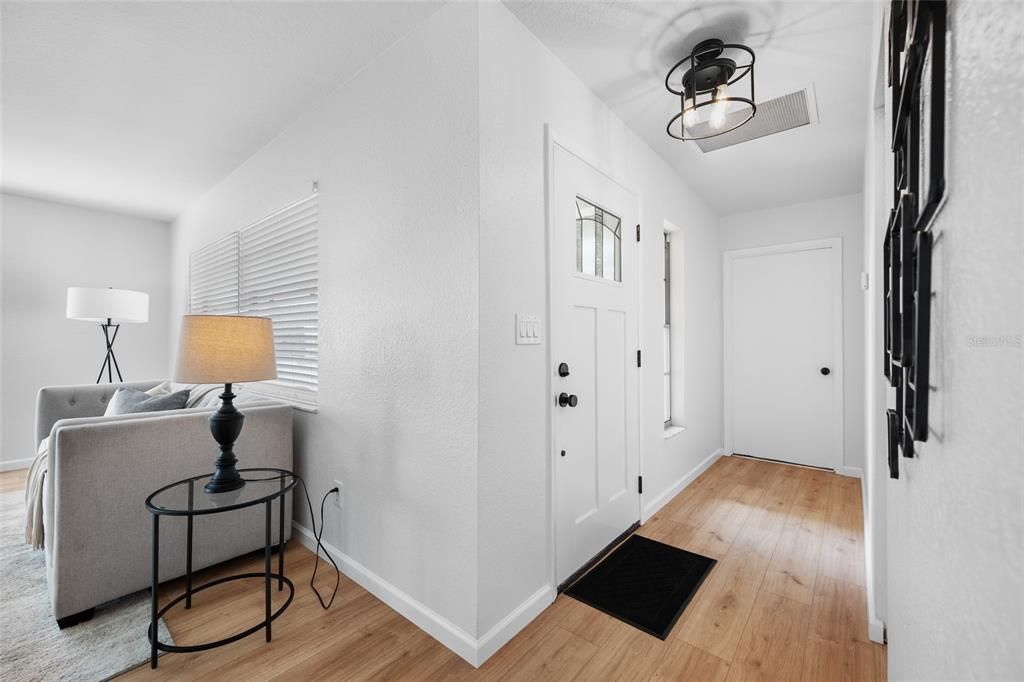 For Sale: $369,000 (2 beds, 2 baths, 1115 Square Feet)