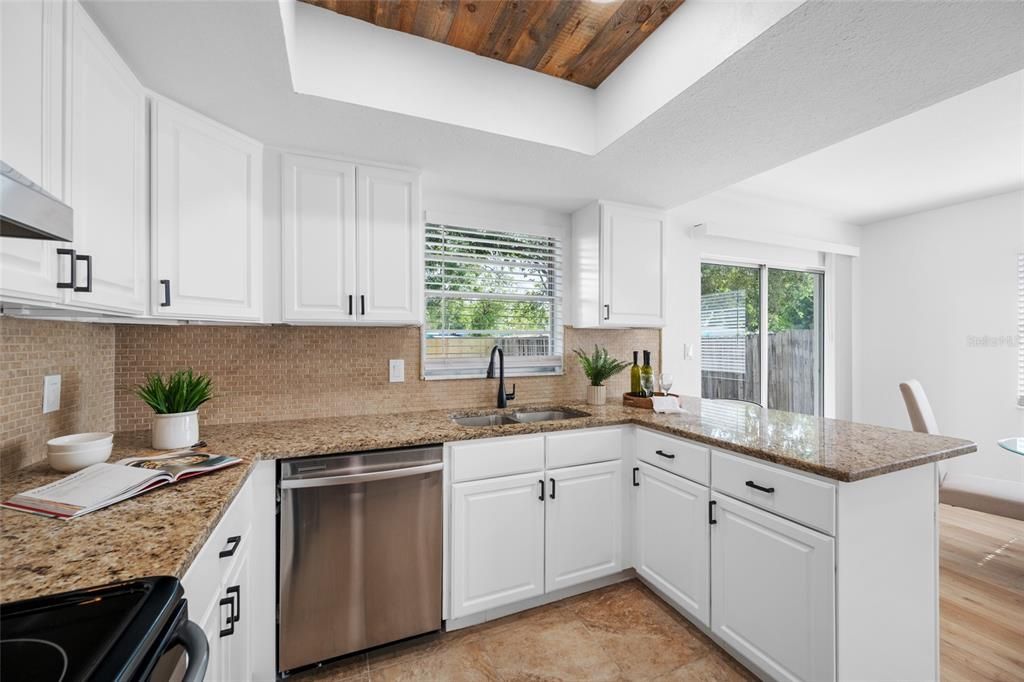 For Sale: $369,000 (2 beds, 2 baths, 1115 Square Feet)