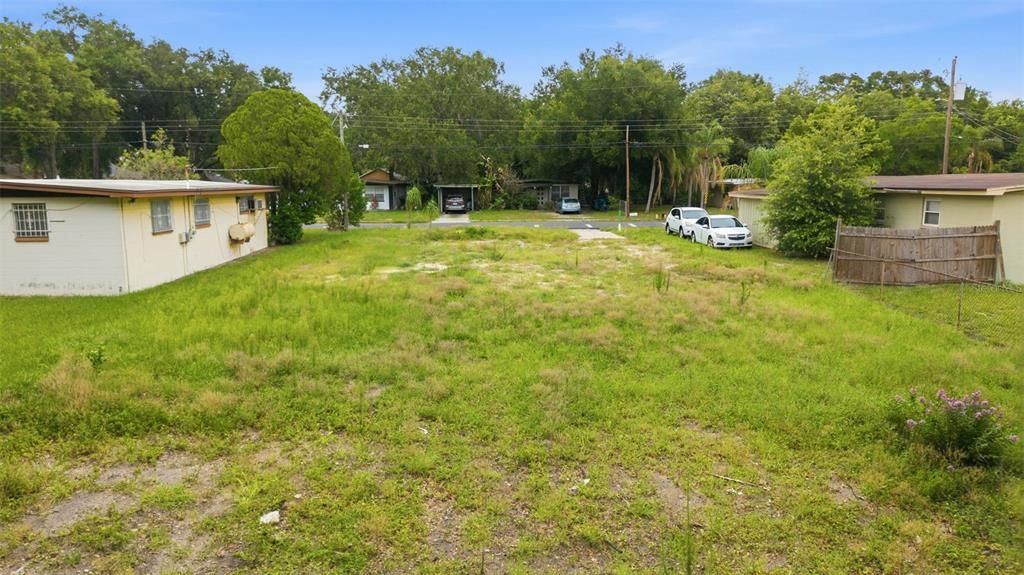 На продажу: $99,500 (0.19 acres)