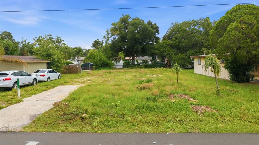 На продажу: $99,500 (0.19 acres)