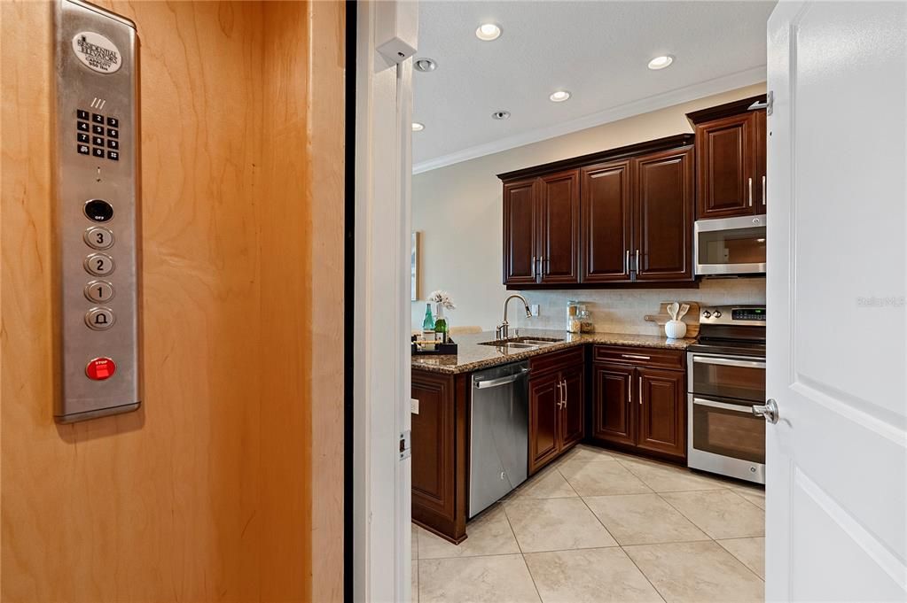 En Venta: $625,000 (3 camas, 2 baños, 1920 Pies cuadrados)