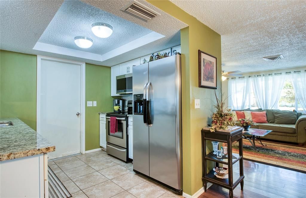 На продажу: $259,900 (2 спален, 2 ванн, 1176 Квадратных фут)