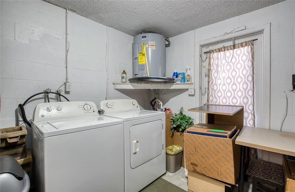 На продажу: $259,900 (2 спален, 2 ванн, 1176 Квадратных фут)