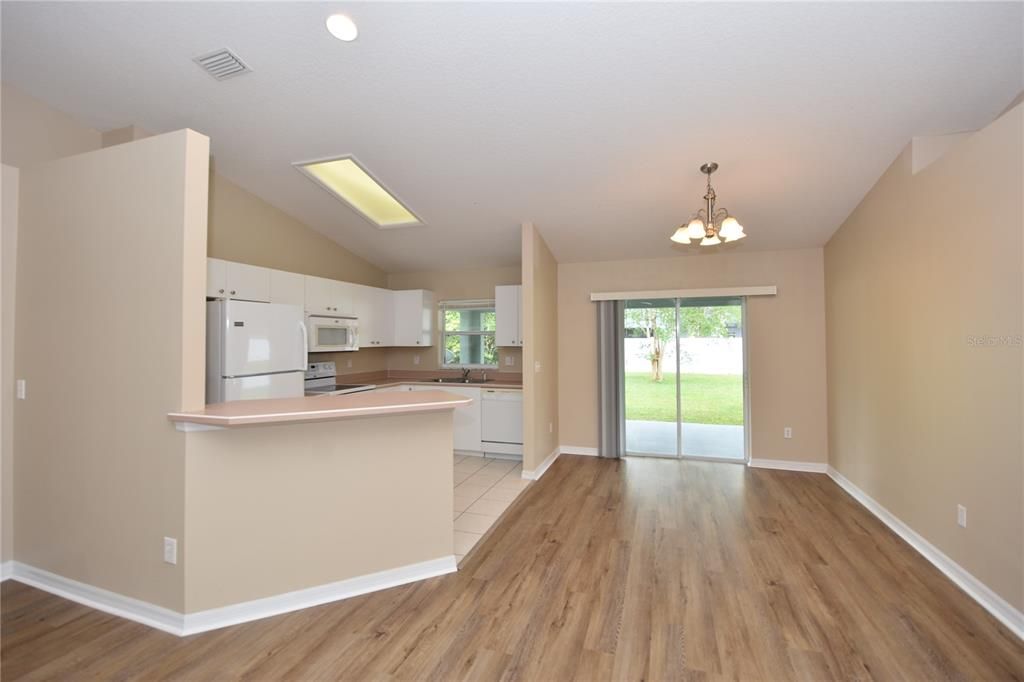 Activo con contrato: $259,900 (3 camas, 2 baños, 1332 Pies cuadrados)