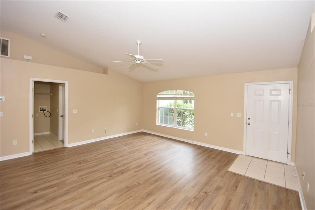 Activo con contrato: $259,900 (3 camas, 2 baños, 1332 Pies cuadrados)