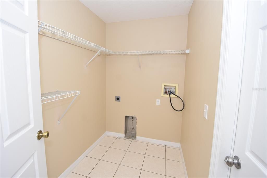 Activo con contrato: $259,900 (3 camas, 2 baños, 1332 Pies cuadrados)