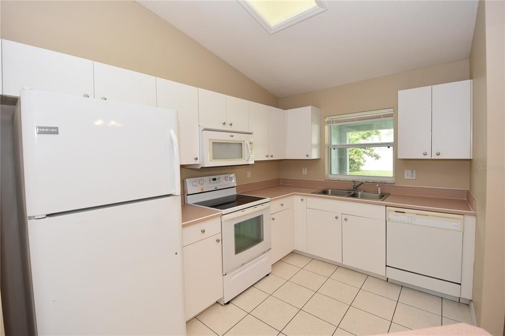 Activo con contrato: $259,900 (3 camas, 2 baños, 1332 Pies cuadrados)