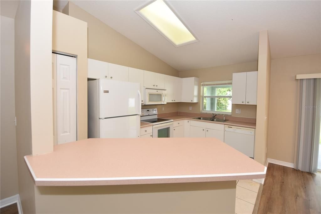 Activo con contrato: $259,900 (3 camas, 2 baños, 1332 Pies cuadrados)