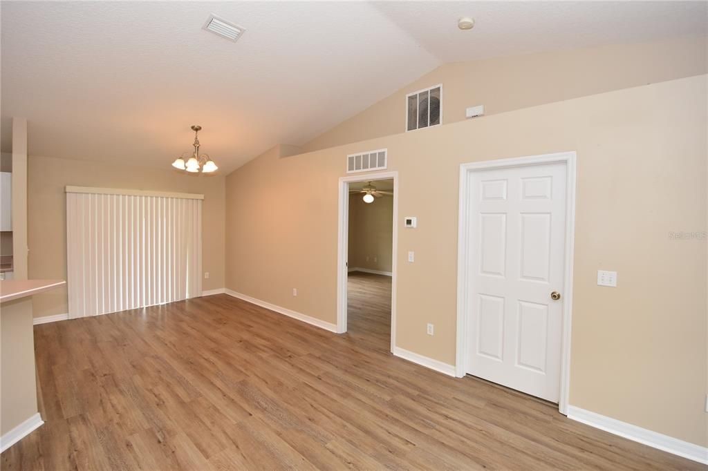 Activo con contrato: $259,900 (3 camas, 2 baños, 1332 Pies cuadrados)