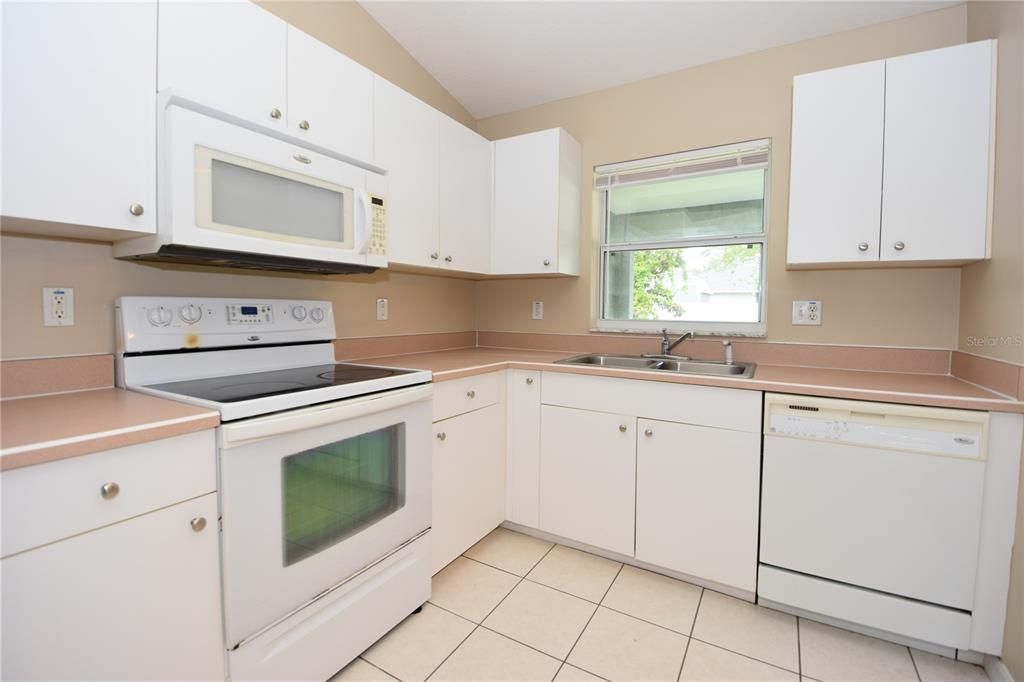 Activo con contrato: $259,900 (3 camas, 2 baños, 1332 Pies cuadrados)