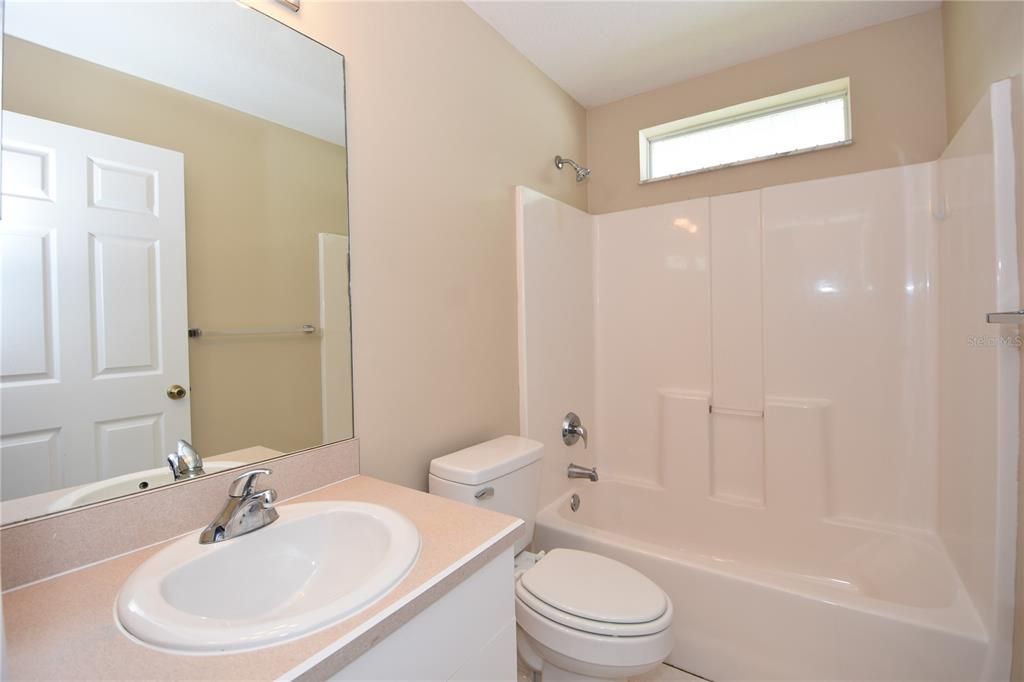 Activo con contrato: $259,900 (3 camas, 2 baños, 1332 Pies cuadrados)