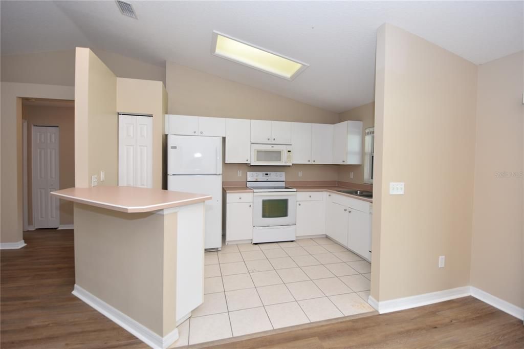 Activo con contrato: $259,900 (3 camas, 2 baños, 1332 Pies cuadrados)