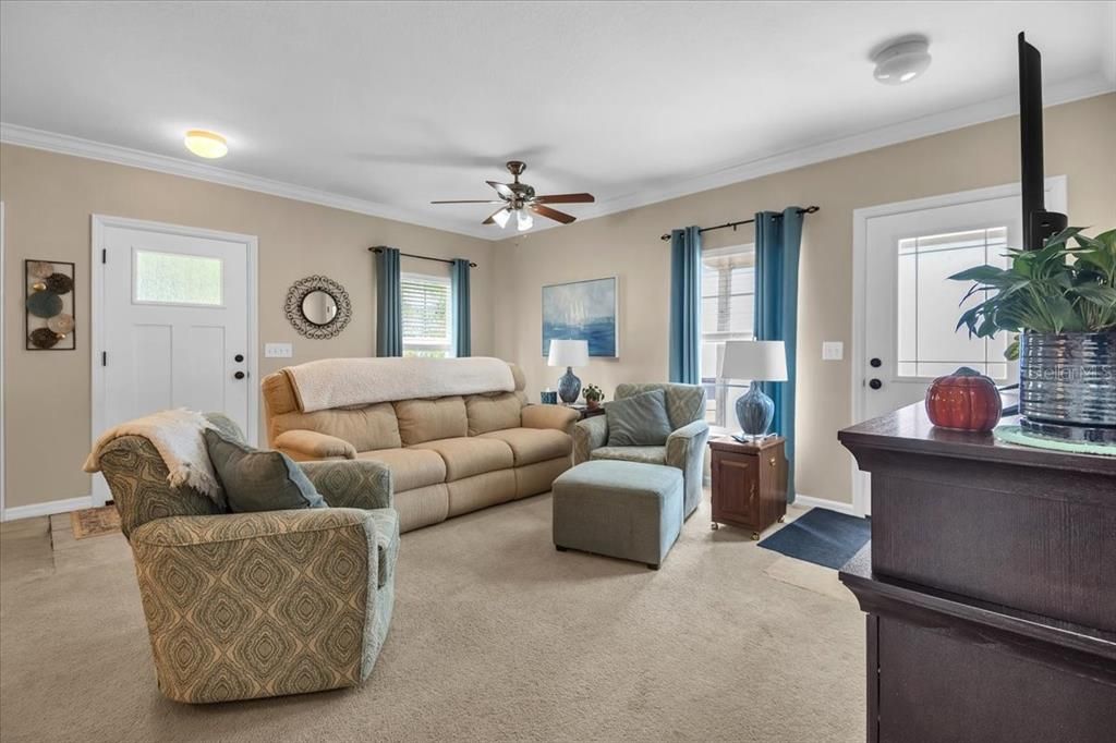 Active With Contract: $250,000 (3 beds, 2 baths, 1100 Square Feet)