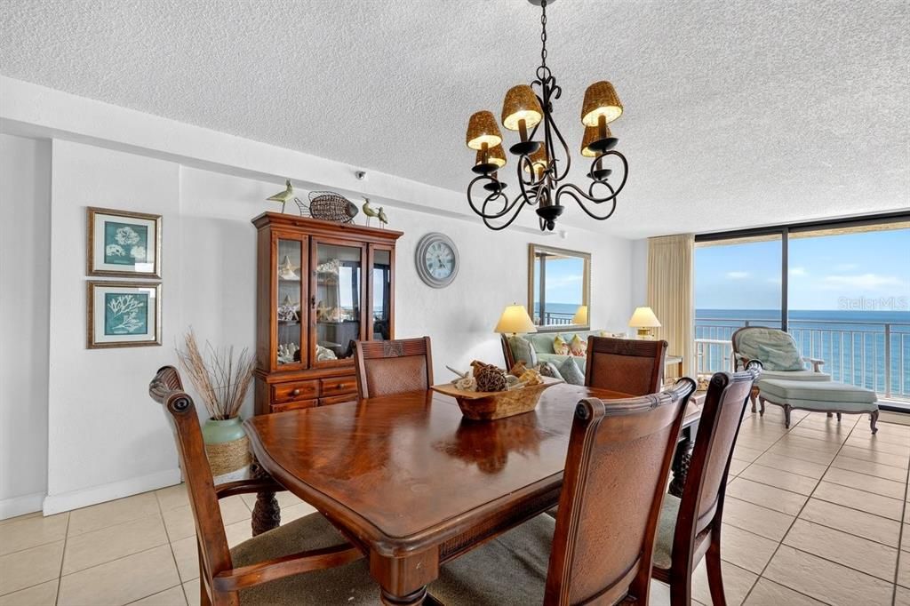 En Venta: $925,000 (3 camas, 2 baños, 1845 Pies cuadrados)