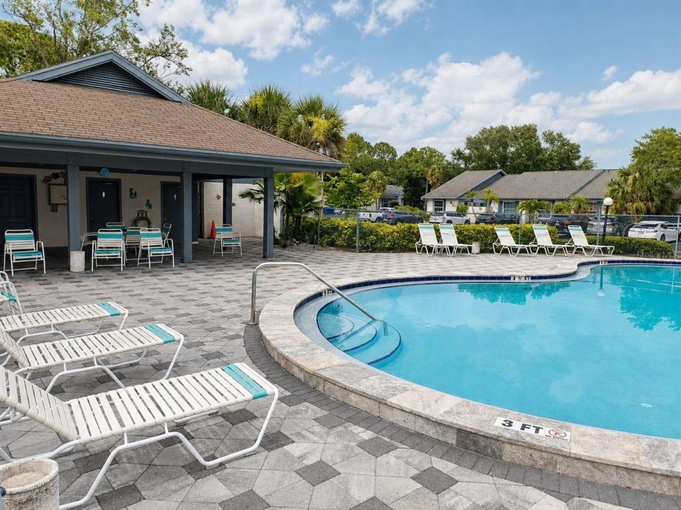 For Sale: $266,000 (2 beds, 2 baths, 1036 Square Feet)