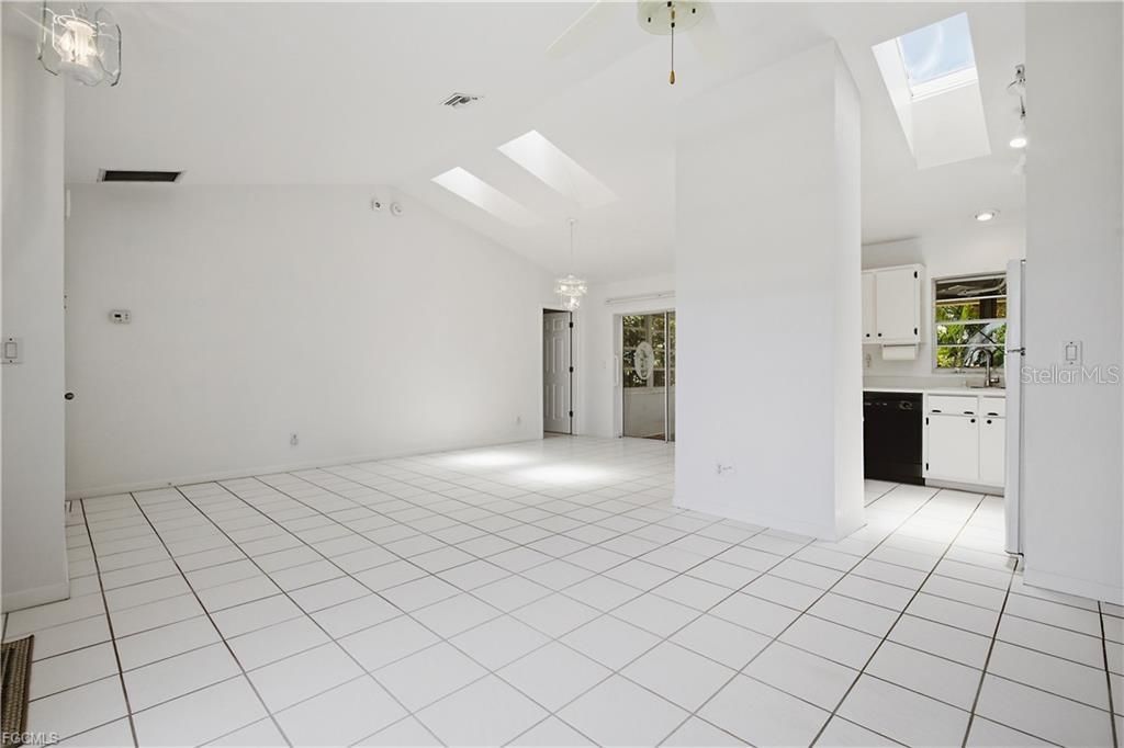 For Sale: $269,900 (3 beds, 2 baths, 1176 Square Feet)
