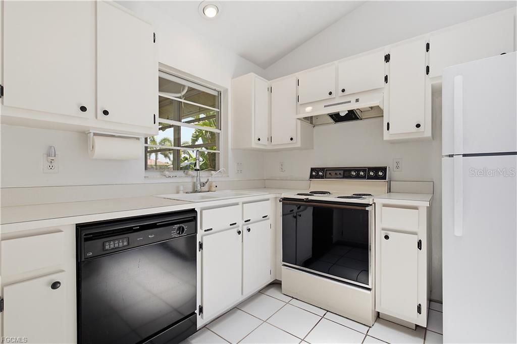 For Sale: $269,900 (3 beds, 2 baths, 1176 Square Feet)