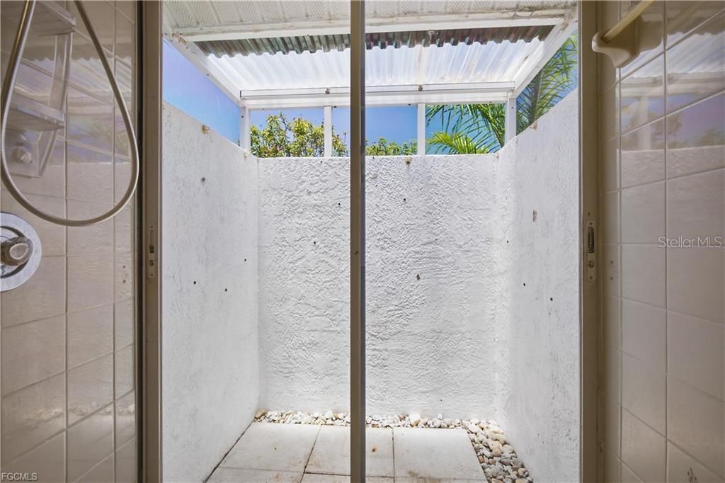 For Sale: $269,900 (3 beds, 2 baths, 1176 Square Feet)