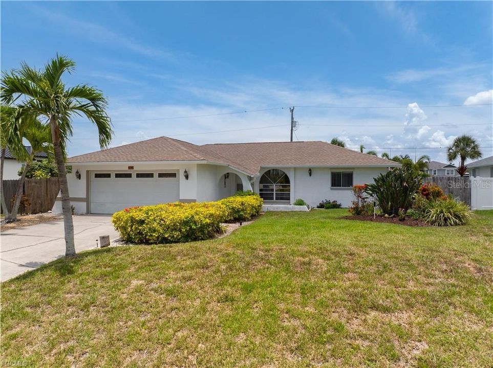 For Sale: $269,900 (3 beds, 2 baths, 1176 Square Feet)