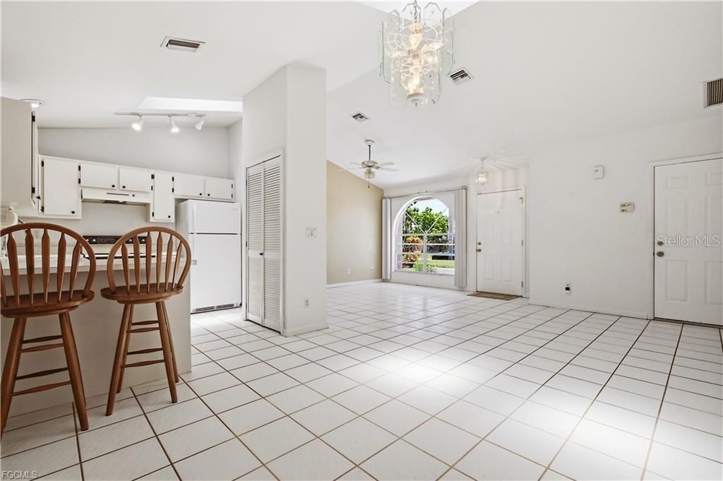 For Sale: $269,900 (3 beds, 2 baths, 1176 Square Feet)