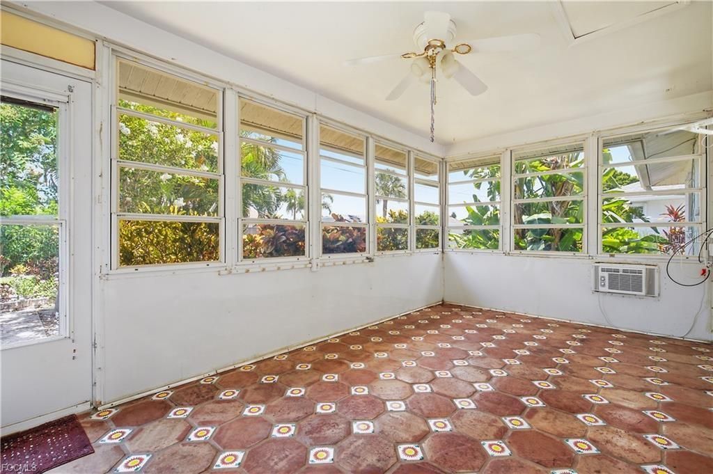 For Sale: $269,900 (3 beds, 2 baths, 1176 Square Feet)