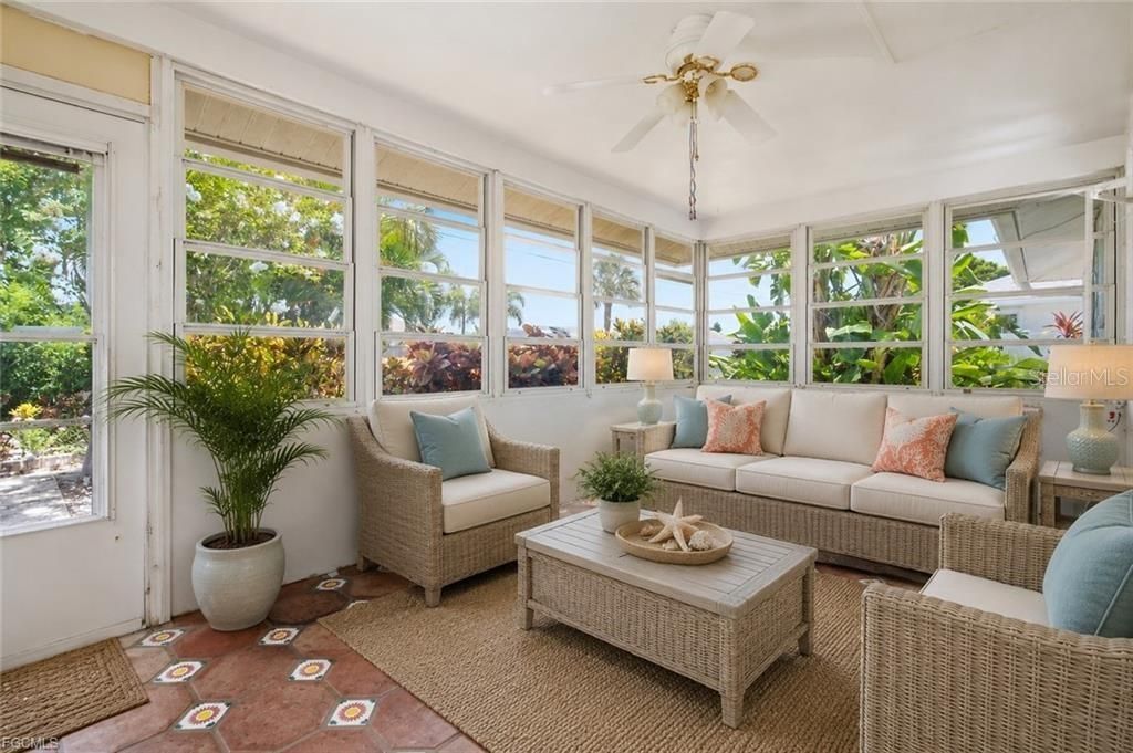For Sale: $269,900 (3 beds, 2 baths, 1176 Square Feet)