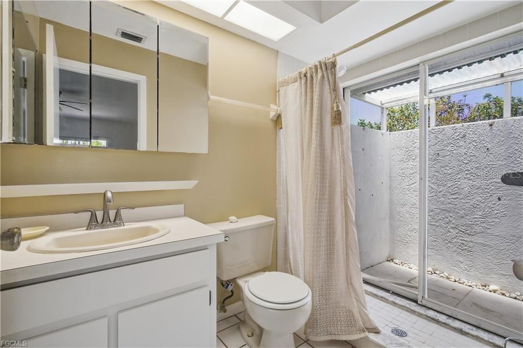 For Sale: $269,900 (3 beds, 2 baths, 1176 Square Feet)