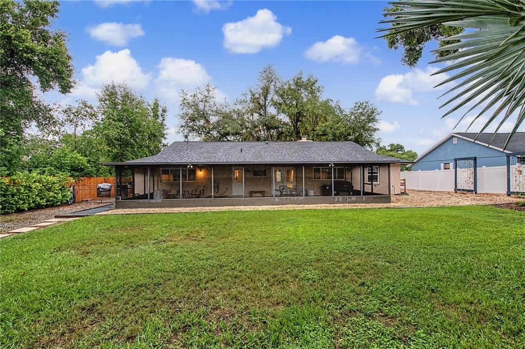 Activo con contrato: $449,000 (4 camas, 2 baños, 1804 Pies cuadrados)