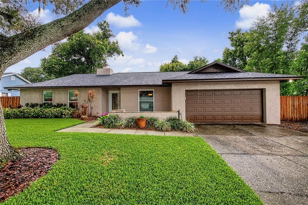 Activo con contrato: $449,000 (4 camas, 2 baños, 1804 Pies cuadrados)