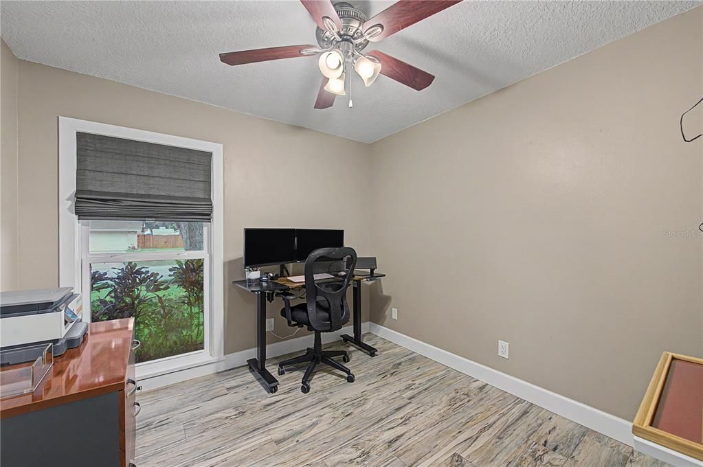 Activo con contrato: $449,000 (4 camas, 2 baños, 1804 Pies cuadrados)