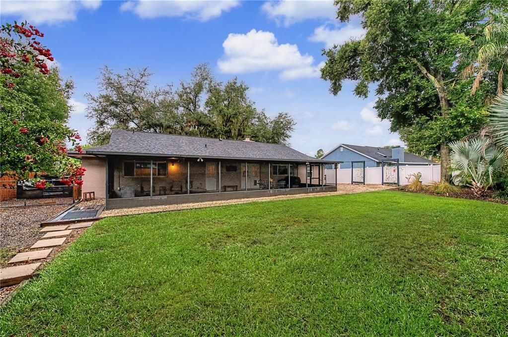 Activo con contrato: $449,000 (4 camas, 2 baños, 1804 Pies cuadrados)
