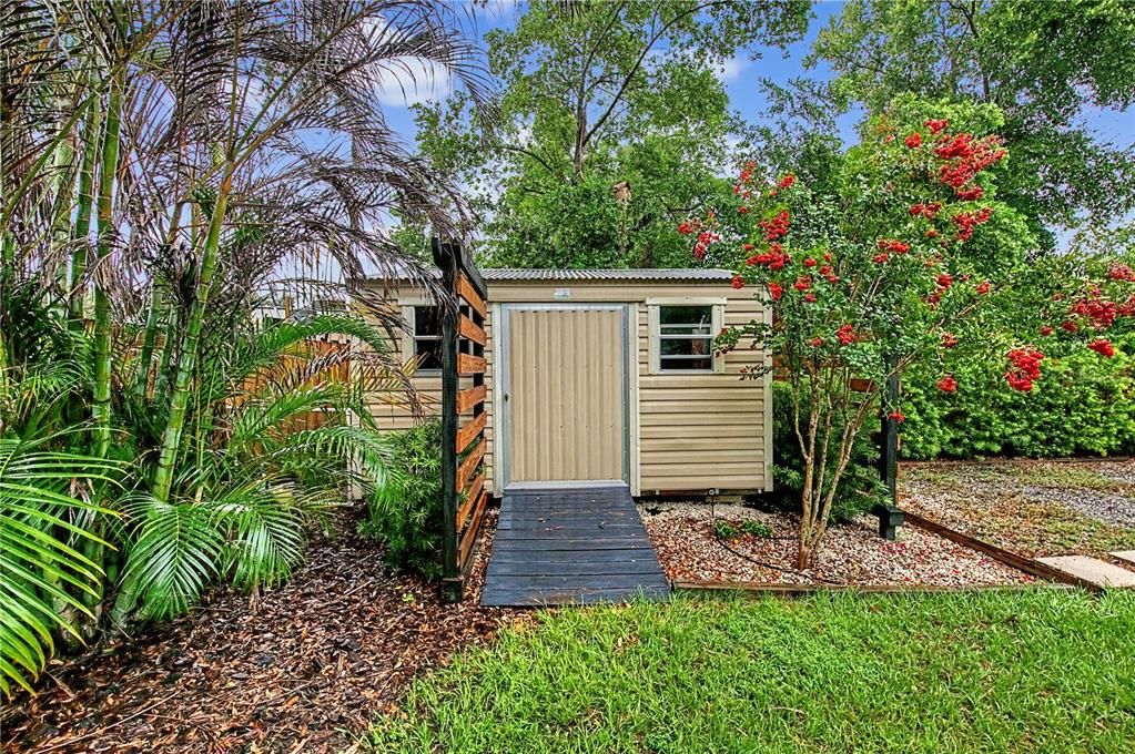 Activo con contrato: $449,000 (4 camas, 2 baños, 1804 Pies cuadrados)