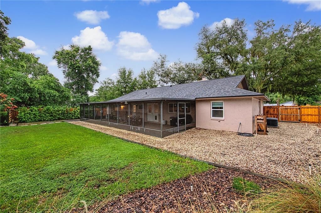 Activo con contrato: $449,000 (4 camas, 2 baños, 1804 Pies cuadrados)