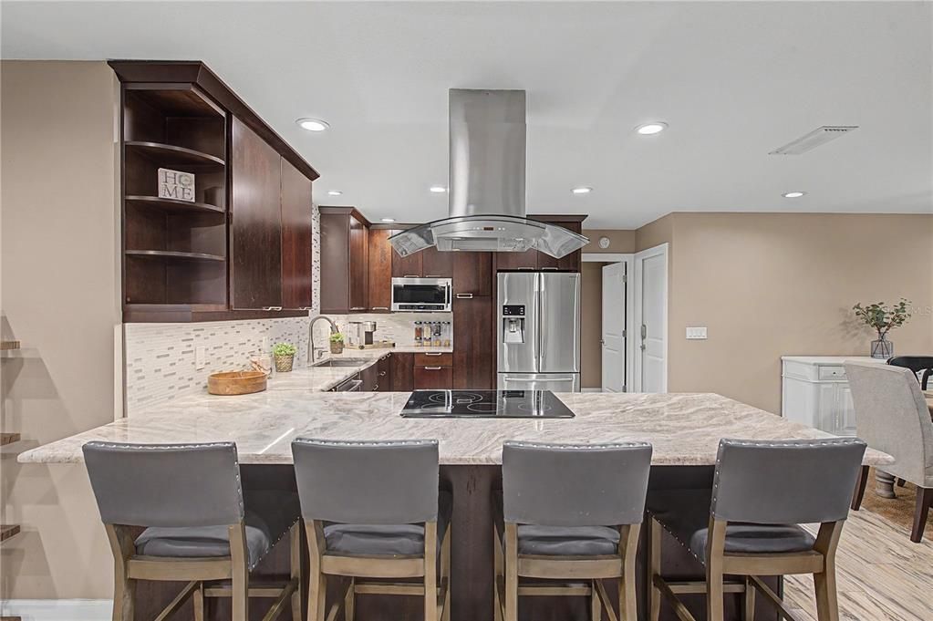 Activo con contrato: $449,000 (4 camas, 2 baños, 1804 Pies cuadrados)