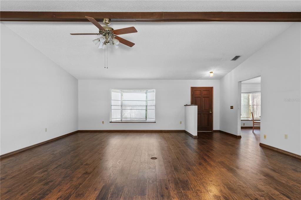En Venta: $450,000 (3 camas, 2 baños, 1929 Pies cuadrados)