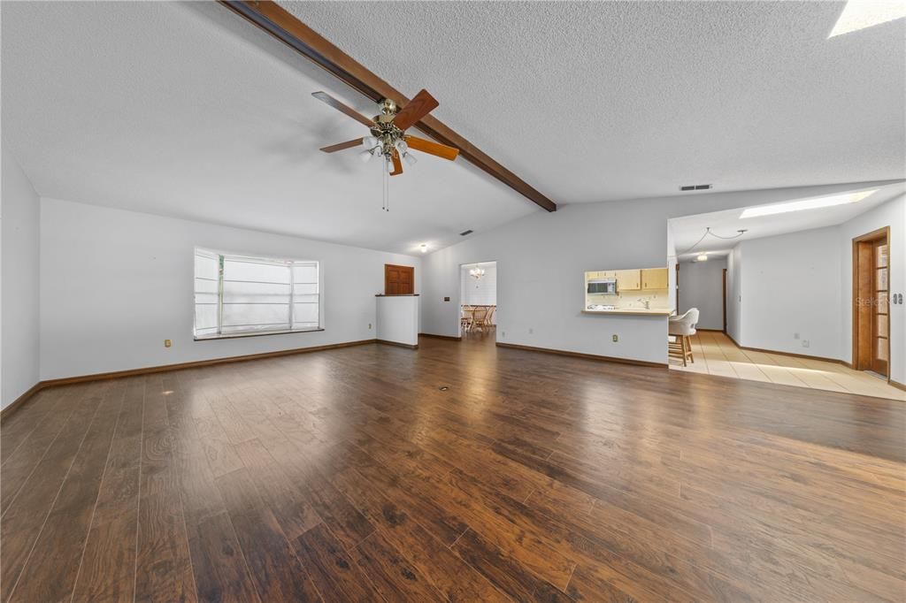 En Venta: $450,000 (3 camas, 2 baños, 1929 Pies cuadrados)