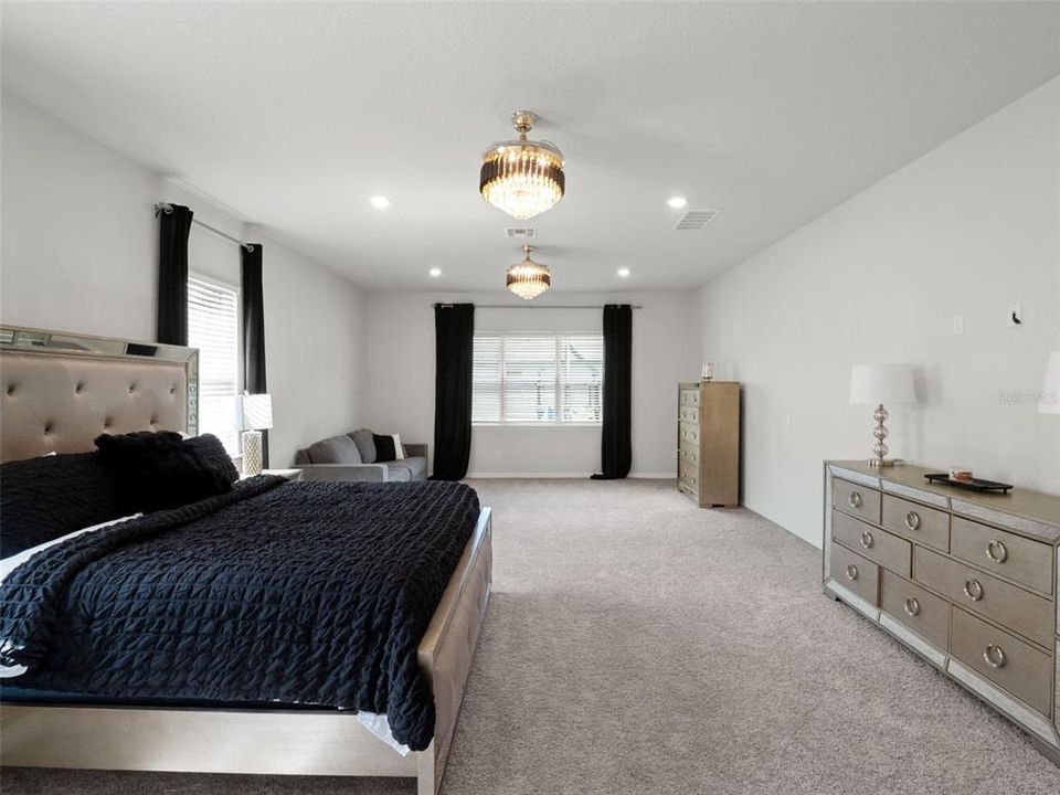 For Sale: $1,200,000 (6 beds, 4 baths, 5249 Square Feet)