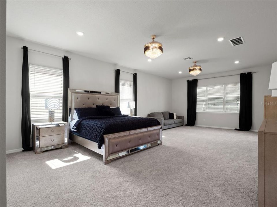 For Sale: $1,200,000 (6 beds, 4 baths, 5249 Square Feet)