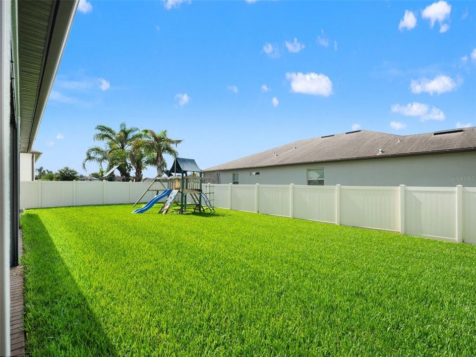 For Sale: $1,200,000 (6 beds, 4 baths, 5249 Square Feet)